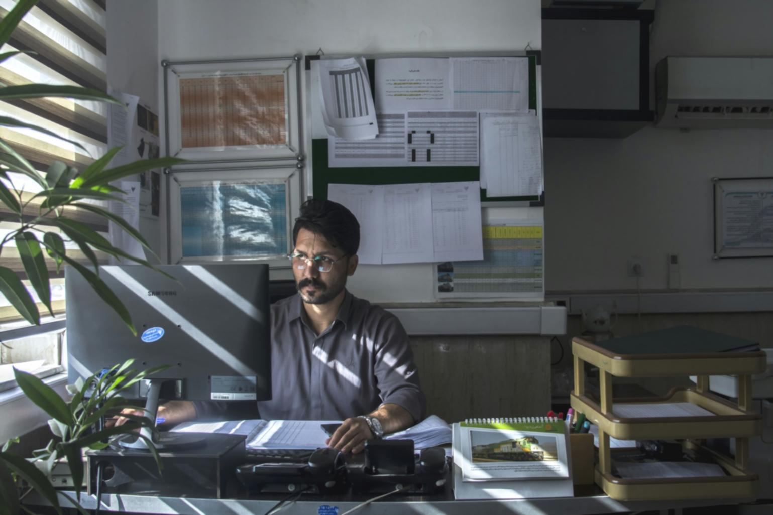 Vue détaillée d'un environnement d'analyse financière professionnelle